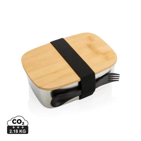 Enjoy a healthy, hassle-free lunch on the go with the sleek looking stainless steel lunchbox with bamboo lid. Includes a handy elastic strap and spork. The lunchbox cannot be put into the microwave and oven. Handwash only. Capacity 0.9 litre.