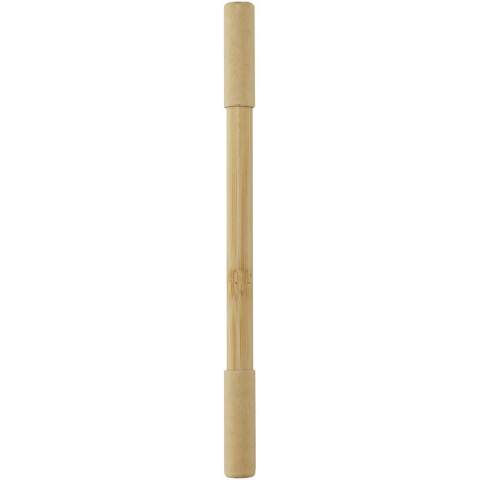 Le duo de stylos Samambu en bambou a deux têtes : 1 stylo à bille et 1 stylo sans encre. Le côté sans encre ne nécessite pas de cartouches d'encre ou de recharge. La pointe en graphite noir du stylo est conçue pour laisser des traces visibles lorsqu'elle entre en contact avec la surface d'écriture. Le choix d'un stylo sans encre en bambou favorise des choix plus durables et encourage l'utilisation de matériaux renouvelables. Le stylo bille est doté d'une encre bleue, d'une mine de 1,00 mm et d'une longueur d'écriture de 600 mètres. Longueur d'écriture du stylo sans encre : 1500 mètres.