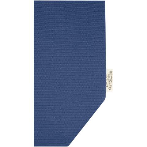 Sac shopping en toile recyclée certifiée GRS et doublure en RPET certifiée GRS. Ce sac shopping polyvalent dispose d'un compartiment rembourré pour ordinateur portable de 15" et de deux poches à l'intérieur pour un téléphone, un portefeuille ou des accessoires. Il dispose d'une fermeture à bouton facile pour l'ouverture et de poignées confortables en toile de coton. La plaque métallique décorative peut faire briller un logo grâce à sa finition subtile et mate.