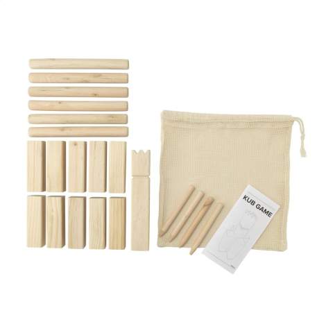 Houten Kubb werpspel. Het uiteindelijke doel is om de koning van de tegenstander omver te werpen. Maar niet zonder eerst de kubbs te veroveren. Dit populaire, Zweedse outdoor gezelschapsspel is leuk om te spelen op de camping of op het strand. Geschikt voor jong en oud. De 21-delige set wordt geleverd in een katoenen zak. Inclusief spelregels. Per stuk in kraft doos.