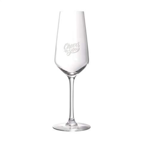 Champagne flûte van hoge kwaliteit. De moderne vorm straalt stijl en klasse uit. Het perfecte glas voor het schenken van bubbels. Zeer geschikt voor gebruik in de horeca en bij speciale gelegenheden. Inhoud 230 ml.