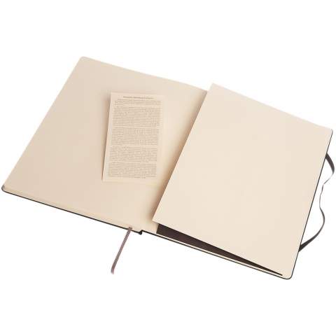 Ons extra grote Classic Moleskine notitieboek heeft de iconische afgeronde hoeken en een harde omslag. Voorzien van een elastische sluiting en een bladwijzer. Uitbreidbaar vakje aan de binnenkant van de achterste omslag. Bevat 192 pagina's ivoorkleurig gelinieerd papier.