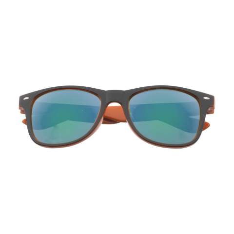 Faites sensation avec ces lunettes de soleil avec verres miroirs originaux. La couleur du verre correspond parfaitement avec la couleur du cadre. Avec une protection UV 400 (selon les normes européennes).