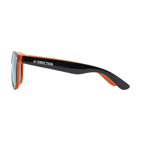 Faites sensation avec ces lunettes de soleil avec verres miroirs originaux. La couleur du verre correspond parfaitement avec la couleur du cadre. Avec une protection UV 400 (selon les normes européennes).