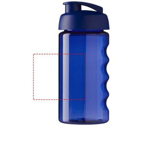 Single-wall sport bottle with integrated finger grip design. Bottle is made from recyclable PET material. Features a spill-proof lid with flip top. Volume capacity is 500 ml. Mix and match colours to create your perfect bottle. Contact customer service for additional colour options. Made in the UK. Packed in a home-compostable bag. BPA-free.