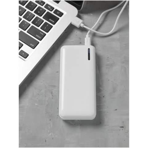 La powerbank haute densité 10 000 mAh Compress est très compacte, pour des déplacements facilités. Elle est équipée d'une batterie en lithium polymère 10 000 mAh de grade A avec une sortie de 5 V / 2 A. La powerbank peut être rechargée via Micro USB ou USB type C. Le voyant DEL s'allume pendant la charge et indique la capacité restante de la batterie de la banque d'alimentation. Comprend un câble de charge Micro-USB vers USB.