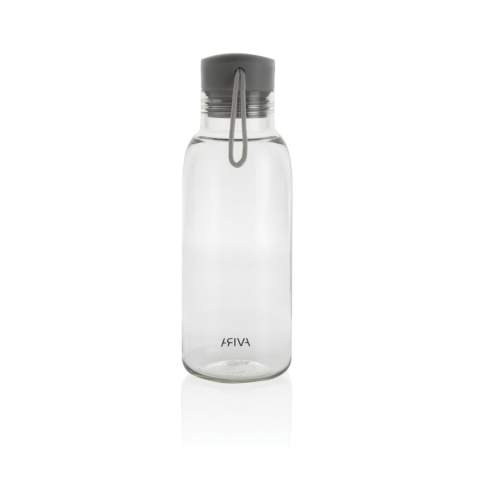 Die Atik-Flasche ist hervorragend, wenn Sie Wert auf leichte Tragbarkeit und minimalistisches Design legen. Der Flaschenkörper besteht zu 100% aus RCS-zertifiziertem RPET. Die RCS-Zertifizierung gewährleistet eine vollständig zertifizierte Lieferkette der recycelten Materialien. Nur Handwäsche. Dieses Produkt ist nur für kalte Getränke geeignet. Gesamter Recyclinganteil: 82% basierend auf dem Gesamtgewicht des Artikels. BPA-frei. Fassungsvermögen 500ml. Inklusive FSC®-zertifizierter Kraftverpackung. Verwandeln Sie die Box doch in einen Telefonhalter, Bleistifthalter oder Blumentopf!