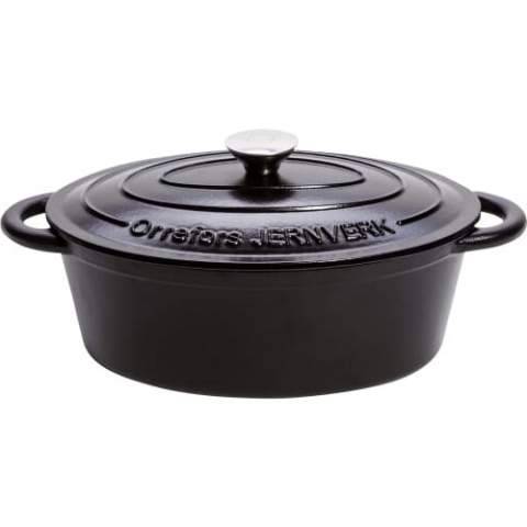 Classic enamel cast iron pan from the Swedish brand Orrefors Jernverk. This beautiful (3.5L) oval pan is very suitable for a tasty and hearty stew. Perfect for roasting but also for cooking everyday food. Suitable for all heat sources.