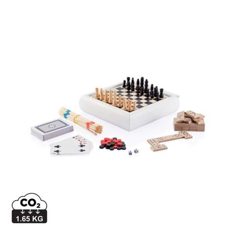 Enjoy fun gaming moments together with your friends! This 5 in 1 game set includes: mikado, playing cards, domino, chess and backgammon. White pine wood box 17x17x3,7cm with black print chess board at one side of lid and black/red printed backgammon board on bottom of box. Made with FSC®certified wood. Comes in FSC®certified kraft gift packaging.