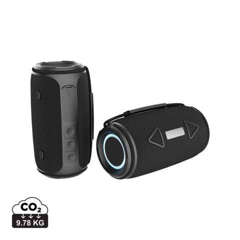 De Prisma RCS 16W-luidspreker van gerecycled plastic combineert uitzonderlijke audioprestaties met duurzaamheid en een lage impact. Met een krachtig vermogen van 16 W en dubbele subwoofers levert deze luidspreker diepe bassen en helder geluid voor een meeslepende luisterervaring. Met een IPX4-waterdichtheid is hij bestand tegen spatwater en lichte regen, waardoor hij ideaal is voor zowel binnen- als buitengebruik. De geïntegreerde handgreep en oplaadbare 1500 mAh li-ionbatterij zorgen voor draagbaarheid en tot 7 uur speeltijd bij 50% volume, terwijl BT 5.3 zorgt voor naadloze connectiviteit en automatisch koppelen. De Prisma heeft ook een microfoon en een pickup-functie, perfect voor handsfree bellen. De behuizing is gemaakt van RCS-gecertificeerd gerecycled ABS-kunststof en RPET-stof. RCS (Recycled Claim Standard) is een standaard om het gerecyclede materiaal van een product te verifiëren in de hele toeleveringsketen. Totaal gerecycled materiaal: 37% op basis van het totale artikelgew<br /><br />NumberOfSpeakers: 2<br />SpeakerOutputW: 16.00<br />PVC free: true
