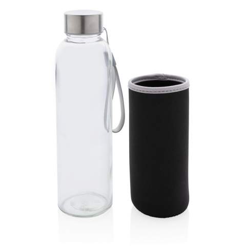 For those who prefer drinking from glass instead of stainless steel, this 500ml glass bottle with removable full colour neoprene sleeve is perfect for being on the go. The braided rope carry strap allows easy carrying and the neoprene sleeve protects your bottle. Leakproof and with stainless steel screw lid. Cold water only. BPA free.