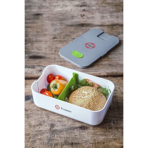 Luxury lunchbox made from high-quality plastic material. The lid has a silicon sealing ring, an ventilation opening and an extra snap closure. Includes a removable divider. This box can be placed in the fridge and can therefore also be used as a  fresh-keeping box. Suitable for use in microwave.