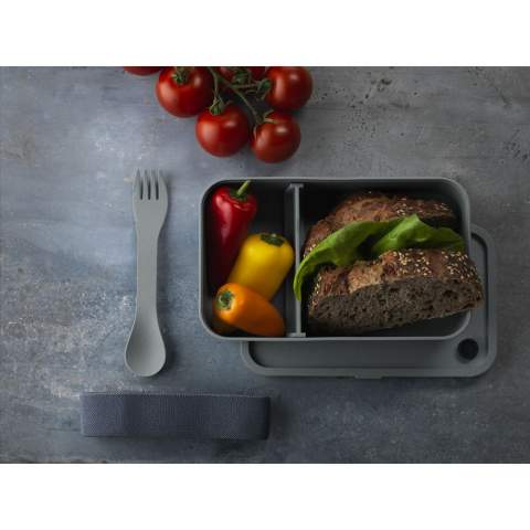 Lunch box made from PP plastic. The close-fitting lid has a silicone sealing ring with ventilation opening and a silicone cap. An elastic strap ensures that the lid stays in place on the go. This product includes a 3-in-1 fork, spoon and knife and a removable divider. This lunch box can be put in to the refrigerator making it the perfect airtight container for fresh food. Durable and environmentally friendly. Suitable for use in the microwave and freezer.