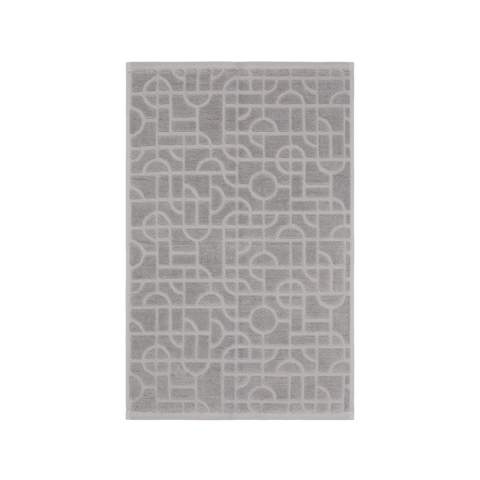 Un ajout luxueux à votre salle de bain fabriqué à partir de coton 100 % biologique, cet ensemble comprend deux grandes serviettes (135 x 65 cm) et deux petites serviettes (65 x 40 cm), assurant à la fois fonctionnalité et style. Avec un grammage moelleux de 500 g/m², ces serviettes offrent une bonne capacité d'absorption et de douceur. Le motif géométrique subtil ajoute une touche d'élégance au décor de votre salle de bain, tandis que le matériau en coton biologique offre une sensation de qualité sans compromettre le confort. Chaque ensemble est soigneusement emballé dans un emballage kraft certifié FSC®. L'Organic Content Standard (OCS) vérifie les matériaux issus de l'agriculture biologique et les suit depuis la source jusqu'au produit final. Ce produit contient 99% de coton biologique certifié OCS.