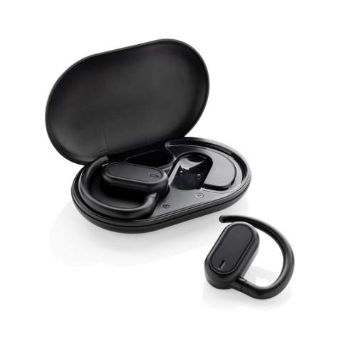 Ecouteurs sans fil au design unique, fabriquées en ABS recyclé certifié RCS (Recycled Claim Standard). Les écouteurs ne pénètrent pas dans l'oreille mais sont portés sur l'oreille, ce qui vous permet d'entendre votre environnement tout en écoutant de la musique. Contenu recyclé total : 58 % sur la base du poids total de l'article. La certification RCS garantit une chaîne d'approvisionnement entièrement certifiée pour les matériaux recyclés. Les écouteurs parfaitement adaptés sont dotés d'une batterie de 30 mAh et peuvent être rechargés dans l'étui de charge de 200 mAh en 1,5 heure. La durée d'écoute à volume moyen est d'environ 5 heures. Avec BT 5.3 pour une connexion optimale. Distance de fonctionnement jusqu'à 10 mètres. Avec micro et écouteur. Câble de chargement en TPE recyclé certifié RCS inclus. Emballé dans un emballage kraft FSC® mix. Article et accessoires 100% sans PVC.<br /><br />PVC free: true
