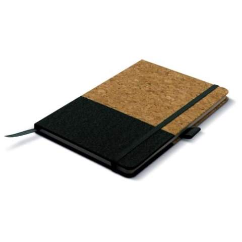 Twee-kleurig hardcover notitieboek gemaakt van kurk en zacht vegan leather. Dit moderne notitieboek is uitgevoerd met een elastieken band en pennen lus. De 160 gelinieerde pagina's zijn gemaakt van gerecycled papier.