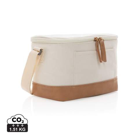 Packen Sie Ihre Lieblingsspeisen oder -getränke in diese schicke Kühltasche! Diese Kühltasche aus recyceltem Canvas bietet Platz für bis zu 6 Dosen zudem hat sie eine offene Vordertasche und einen Griff zum einfachen Tragen. Hergestellt aus hochwertigem recyceltem Canvas und mit schicken PU-Details. Der AWARE™ Tracer validiert die tatsächliche Verwendung von recyceltem Canvas. Zudem werden 2% des Erlöses jedes verkauften Impact-Produkts werden an Water.org gespendet. Zusammensetzung 60% recycelte Baumwolle und 40% recycelter Polyester. Das Futter aus PEVA.<br /><br />PVC free: true