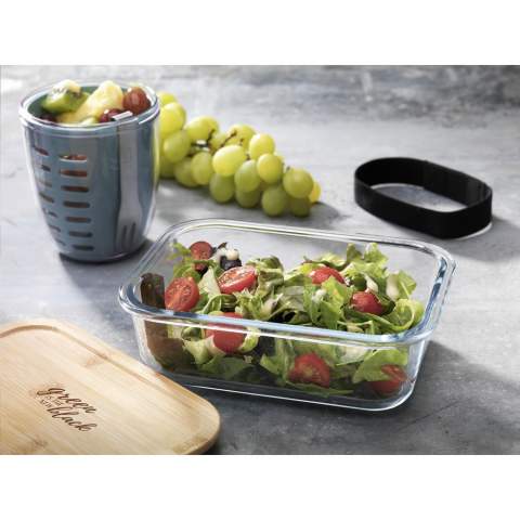 Lunch box made from high-quality borosilicate glass that can withstand high temperature differences. It has a bamboo lid that closes perfectly thanks to the silicone edge on the bottom. This allows the contents to be kept airtight. Also suitable as a fresh box. Includes elastic closure. A sustainable and environmentally friendly product. Only the glass is dishwasher safe and suitable for use in the microwave, oven and freezer.   NOTE: Due to the natural grains and contours of bamboo, we cannot guarantee consistency in depth/colour of the engraving. Each item is supplied in an individual brown cardboard box.