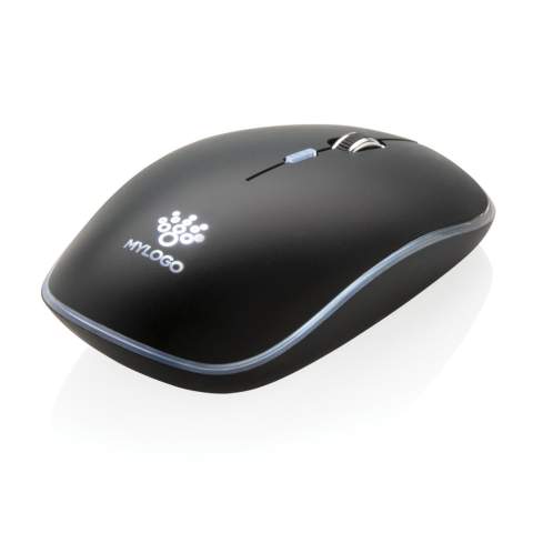 Souris sans fil qui offre la possibilité de graver votre logo pour exposition optimale en l’illuminant. Batterie de 300 mAh qui peut être rechargée en trois heures. La vitesse de connexion est de 125 HZ via la clé USB incluse et facile à installer. Avec bouton de clic gauche et droit et bouton de défilement/clic central. La sensibilité de la souris peut être facilement ajustée selon vos préférences personnelles. Compatible avec tous les systèmes d'exploitation Windows et Mac récents.