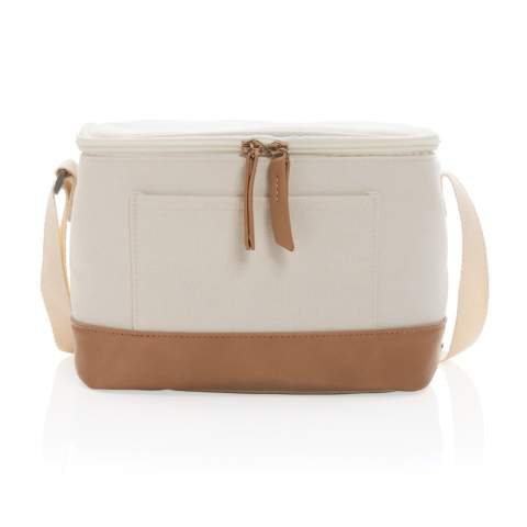 Packen Sie Ihre Lieblingsspeisen oder -getränke in diese schicke Kühltasche! Diese Kühltasche aus recyceltem Canvas bietet Platz für bis zu 6 Dosen zudem hat sie eine offene Vordertasche und einen Griff zum einfachen Tragen. Hergestellt aus hochwertigem recyceltem Canvas und mit schicken PU-Details. Der AWARE™ Tracer validiert die tatsächliche Verwendung von recyceltem Canvas. Zudem werden 2% des Erlöses jedes verkauften Impact-Produkts werden an Water.org gespendet. Zusammensetzung 60% recycelte Baumwolle und 40% recycelter Polyester. Das Futter aus PEVA.<br /><br />PVC free: true