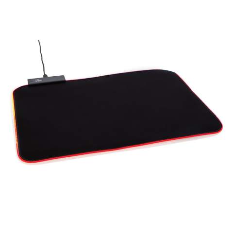 Word een gaming hero met deze RGB gaming-muismat. Het oppervlak met lage wrijving zorgt voor snelle en nauwkeurige tracking voor zowel optische als lasersensor. De nylon muismat is extra dik, dus zorg voor volledige controle en comfort tijdens je gamesessies. Met antislipsteun om zelfs bij verhitte gamemomenten op zijn plaats te blijven. Met geïntegreerde RGB-verlichting die in 15 verschillende standen kan worden ingesteld. Met 180 cm slijtvaste geweven kabel voor extra langdurig gebruik. De RGB-lamp kan worden bediend door middel van aanraakbediening. Input: 5V. Artikel en kabel zijn PVC-vrij.<br /><br />PVC free: true