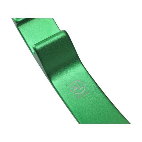 WoW! Schlüsselanhänger mit leichtem Flaschenöffner aus 100% recyceltem Aluminium. GRS-zertifiziert. Durch die Verwendung von recyceltem Aluminium kommt eine geringere Menge an neuen Rohstoffen zum Einsatz. Das bedeutet weniger Energieverbrauch und weniger Wasserverbrauch.