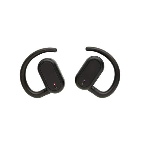Ecouteurs sans fil au design unique, fabriquées en ABS recyclé certifié RCS (Recycled Claim Standard). Les écouteurs ne pénètrent pas dans l'oreille mais sont portés sur l'oreille, ce qui vous permet d'entendre votre environnement tout en écoutant de la musique. Contenu recyclé total : 58 % sur la base du poids total de l'article. La certification RCS garantit une chaîne d'approvisionnement entièrement certifiée pour les matériaux recyclés. Les écouteurs parfaitement adaptés sont dotés d'une batterie de 30 mAh et peuvent être rechargés dans l'étui de charge de 200 mAh en 1,5 heure. La durée d'écoute à volume moyen est d'environ 5 heures. Avec BT 5.3 pour une connexion optimale. Distance de fonctionnement jusqu'à 10 mètres. Avec micro et écouteur. Câble de chargement en TPE recyclé certifié RCS inclus. Emballé dans un emballage kraft FSC® mix. Article et accessoires 100% sans PVC.<br /><br />PVC free: true