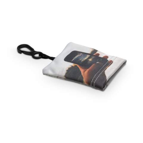 Porte-clés avec lingette microfibre (150x150mm) pour nettoyer vos produits électroniques. Le tissu est traité avec des ions zinc pour réduire l’accroche des bactéries. Marquage en sublimation inclus. Tous nos produits sont testés et certifiés, et répondent  aux normes sociales.