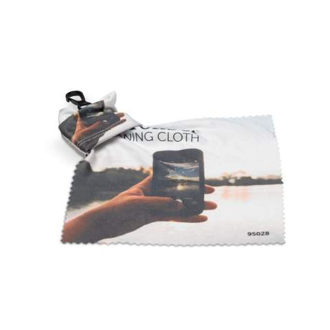Porte-clés avec lingette microfibre (150x150mm) pour nettoyer vos produits électroniques. Le tissu est traité avec des ions zinc pour réduire l’accroche des bactéries. Marquage en sublimation inclus. Tous nos produits sont testés et certifiés, et répondent  aux normes sociales.