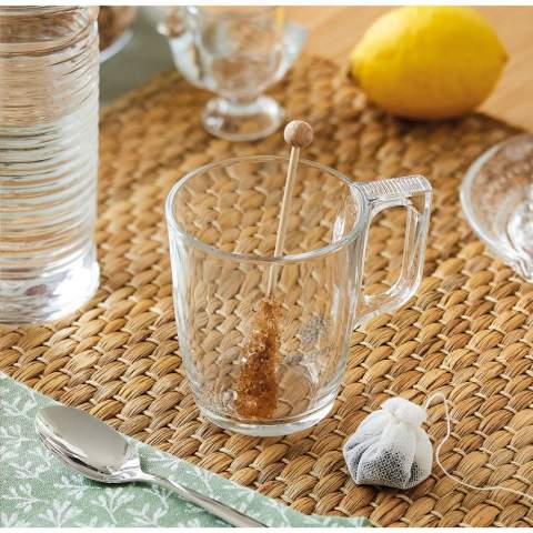 Tijdloos, hittebestendig glas met royaal oor, perfect voor thee of koffie.  Gemaakt van hoogwaardig, gehard glas en ontworpen voor dagelijks gebruik. Het glas is geschikt voor magnetron en vaatwasserbestendig. Inhoud 250 ml. Made in Europe.