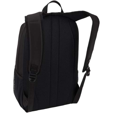 Strakke rugzak voor gebruikers die efficiënt elektronica en dagelijkse benodigdheden willen inpakken. Het hoofdcompartiment biedt ruimte voor een 15,6" laptop en er is ook een speciale pocket voor een tablet. Gemaakt van 100% gerecycled polyester en gerecycled dobby-materiaal. Voorzien van een voorvak voor gemakkelijke toegang tot kleine items en een interne kabelopbergruimte geschikt voor telefoonladers of kleine kabels om ze georganiseerd te houden. Ook uitgerust met handige mesh zijvakken voor waterflessen.