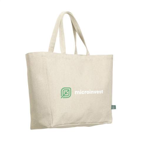WoW! A sturdy shopping bag with short handles. This bag is made from hemp fibres (475 g/m²). The hemp plant has the strongest natural fibre available. This makes the bag sturdy, durable and suitable for daily use. Capacity approx. 19 litres.  The hemp plant has the strongest available natural fibres and almost all parts of the plant can be used. For example, the hemp plant has been consciously cultivated for centuries to make textiles. Hemp is a very fast and easy growing plant and is naturally resistant to insects. It can therefore be grown completely organically. Hemp uses less 25-35% less water than the cotton plant and also has a smart root system. The deep, fine roots of the hemp plant keeps the soil healthy and purifies toxic substances from the soil.