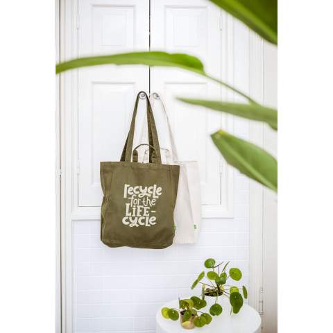 WoW! Sturdy ECO shopping bag made from 100% woven, organic cotton canvas (280 g/m²). This bag has short and long handles and can therefore be carried in several different ways. Also equipped with a small storage compartment on the inside of the bag. Ideal replacement for single-use plastic bags. Capacity approx. 19 litres.