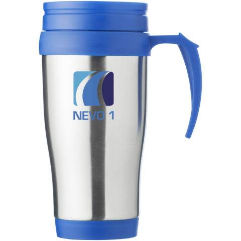 Sanibel is the perfect mug for drinking beverages on the go. The mug has a double insulated wall, keeping drinks warm for a long time. The twist-on thumb-slide lid makes it easy to drink up to 400 ml of beverages. Moreover, the handle with the ergonomic thumb rest ensures a good grip. The Sanibel mug consists of stainless steel and black plastic, making it very strong, corrosion-resistant, and easy to clean.