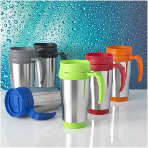Sanibel is the perfect mug for drinking beverages on the go. The mug has a double insulated wall, keeping drinks warm for a long time. The twist-on thumb-slide lid makes it easy to drink up to 400 ml of beverages. Moreover, the handle with the ergonomic thumb rest ensures a good grip. The Sanibel mug consists of stainless steel and black plastic, making it very strong, corrosion-resistant, and easy to clean.