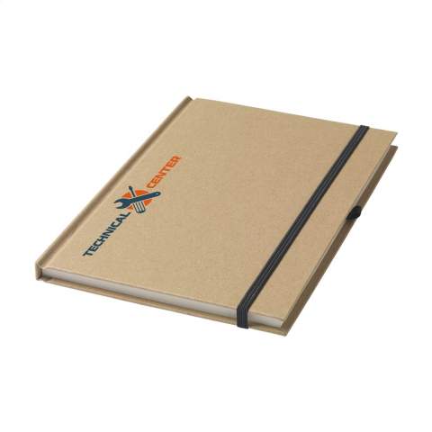 Umweltfreundlich. Notizbuch im A5-Format aus recyceltem Material. Mit ca. 80 Blatt/160 Seiten cremefarbenem, liniertem Papier (70 g/m²), praktischem Stiftfach und elastischem Verschluss.