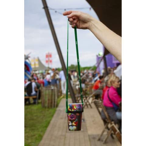 Wiederverwendbarer Becher aus hochwertigem Kunststoff. Inklusive Vollfarbdruck rundum. Dieser Becher ist leicht, einfach zu reinigen und stapelbar, also platzsparend. Erhältlich in einer matten und einer klaren Version. Geeignet für Lebensmittel. Mikrowellengeeignet und spülmaschinenfest. 100% recycelbar. Damit leistet dieser Becher einen Beitrag zur Kreislaufwirtschaft. Der perfekte wiederverwendbare, personalisierte Becher für Veranstaltungen und Festivals. Made in Europe. Fassungsvermögen: 330 ml.