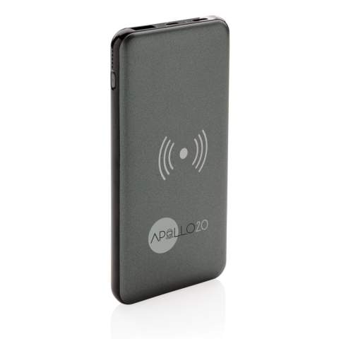 Duurzame 10.000 mAh powerbank gemaakt van ABS. Ondersteunt draadloos opladen van 10W en wordt geleverd met één USB-poort om ook opladen via kabel mogelijk te maken en een ultrasnelle PD type C-uitgang om nog grotere apparaten op te laden (tot 18 W). Wanneer deze volledig is opgeladen, krijgt u voldoende energie om uw mobiele telefoon tot vijf keer op te laden. Uniek kenmerk van deze powerbank is dat hij snel laden ondersteunt om de powerbank twee keer zo snel op te laden als de meeste powerbanks op de markt. De powerbank bevat een hoogwaardige lithium-polymeerbatterij met hoge dichtheid van 10.000 mAh. De stroomindicators geven het resterende energieniveau aan, zodat u altijd weet wanneer u moet opladen. Micro USB-ingang 5V / 2A; Micro USB snellaadingang 9V / 2A; Type-C-ingang 5V / 2A; Type-C snellaadingang 9V / 2A; Type-C uitgang 5V / 3A, 9V / 2A, 12V / 1.5A 18W max (PD 3.0); USB-A-uitgang: 5V / 3A, 9V / 2A, 12V / 1.5A 18W max (PD 3.0) Inclusief PVC-vrije type C-kabel.<br /><br />WirelessCharging: true<br />PowerbankCapacity: 10000