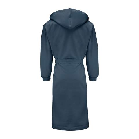 Le Badrock de Kosta Linnewäfveri en taille S/M est sa propre variante de la robe de bain traditionnelle ! Le Badrock est une magnifique veste hybride fabriquée dans un tissu dit "universitaire". Le peignoir peut être porté après l'entraînement, le bain ou simplement pour se blottir dedans. Il est doté de deux poches et d'une capuche, et la ceinture à la taille n'est bien sûr pas absente. Kosta Linnewäfveri est synonyme de qualité et de longévité.