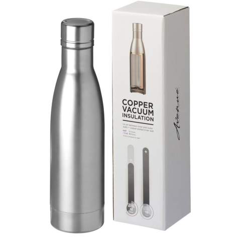 Gardez vos boissons chaudes pendant 12 heures ou froides pendant 48 heures avec la bouteille isotherme sous vide et couche de cuivre* Vasa. Avec double paroi et fabriquée en acier inoxydable avec isolation sous vide et une paroi intérieure plaquée cuivre, ce qui signifie que votre boisson reste très chaude ou glacée selon vos besoins. Sans BPA, testée et approuvée par la législation allemande sur la sécurité alimentaire (LFGB), et testée pour la teneur en phtalates conformément à la réglementation REACH. Capacité : 500 ml. Livrée dans une boîte cadeau.
