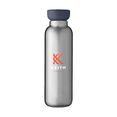 Doppelwandige Edelstahl-Thermosflasche der Marke Mepal. Ein markantes trendiges Design. Hält Getränke bis zu 12 Stunden heiß und bis zu 24 Stunden kalt. Diese hochwertige Isolierflasche ist für Lebensmittel zugelassen und 100% auslaufsicher. Auch für kohlensäurehaltige Getränke geeignet, in diesem Fall die Flasche nicht bis zum Rand füllen. Nicht spülmaschinengeeignet. 2 Jahre Mepal Herstellergarantie. Fassungsvermögen: 500 ml.      LAGERBESTANDSINFORMATION: Bis zu 1.000 Stück innerhalb von 10 Arbeitstagen verfügbar. Ausnahmen vorbehalten. Pro Stück in einer Verpackung.