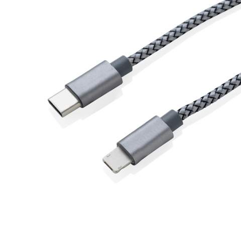 Mit Nylon-Material umwobenes 3-in-1 Ladekabel mit Type-C USB und zweiseitigem Anschlußstecker für iOS und Android Geräte, die einen Micro-USB Anschluß benötigen. 120 cm lang.
