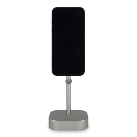 Ontdek de slimme Xoopar tafellamp met oplaadbare batterij voor tot wel 6 uur gebruik. Met RGB-ledverlichting kies je eenvoudig elke gewenste kleur. Bedien de lamp handsfree via spraakcommando’s zoals “turn light on please” of “Purple please.” Dankzij de MagSafe-telefoonhouder met 360° draaifunctie heb je je telefoon altijd handig binnen handbereik.