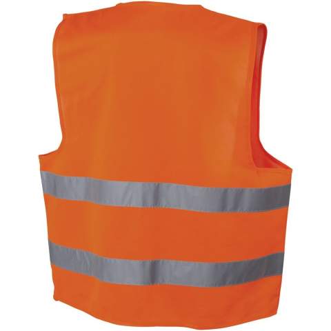 Warnweste Klasse 2, geeignet für Personen zwischen 165-180 cm. Große Dekorationsfläche auf der Vorderseite und auf der Rückseite der Weste. Warnkleidung für den professionellen Einsatz. Fluoreszierender Hintergrund und reflektierendes Band. Spezifikation EN ISO 20471:2013+A1:2016. Diese Kleidungsstücke tragen das CE-Zeichen, um die Einhaltung der EU-Verordnung 2016/425/EU-Persönliche Schutzausrüstung Kategorie II nachzuweisen.