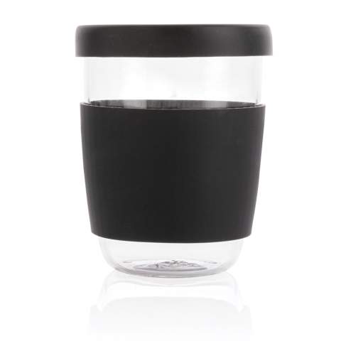 Enjoy your coffee at work or at home in this Ukiyo borosilicate glass with silicone lid and sleeve. The cup has a nice grip and a slim shape.  A small vent in the lid allows steam to escape to prevent pressure build-up. BPA free. Capacity 360ml.