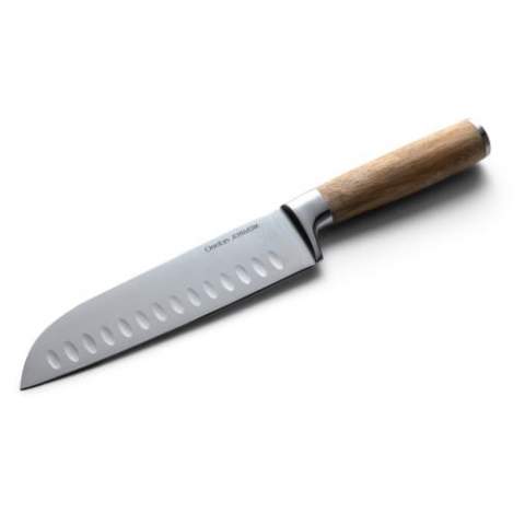 Le couteau Santoku est un couteau polyvalent idéal pour hacher et trancher les légumes, la volaille et la viande. Le mot Santoku signifie simplement "trois usages".