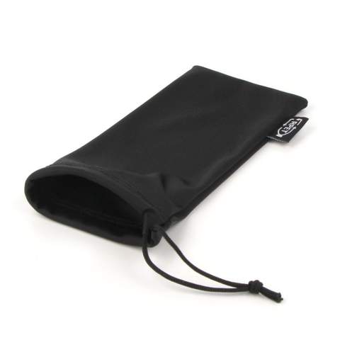 Protégez vos lunettes de soleil avec notre pochette écologique en RPET. Fabriqué à partir de bouteilles en plastique recyclées, il s'agit d'un choix durable qui protège vos lunettes et assainit l'environnement. Procurez-vous le vôtre dès maintenant et ayez l'air bien tout en faisant le bien !