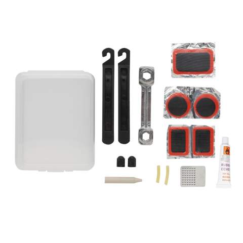 Kompaktes Fahrradreparaturset in einer PP-Box um es immer dabei zu haben. Das Set enthält 1 Schraubenschlüssel mit Aluminiumlegierung, 2 Reifenheber, 1 Kleber, 2 Ventilkappen, 2 Ventilschläuche, 1 Raupapier, 5 Reparaturflicken.