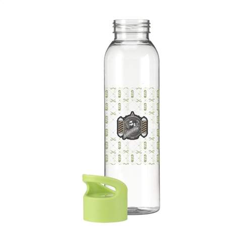 WoW! Luxe waterfles van helder RPET. Met praktische, kunststof schroefdop. Llekvrij en herbruikbaar. Niet vaatwasserbestendig. Inhoud 650 ml. GRS-gecertificeerd. Totaal gerecycled materiaal: 83%.