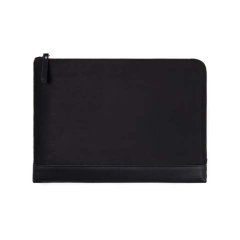 Protégez votre ordinateur portable avec style grâce à cette élégante pochette matelassée. Elle est dotée d'une fermeture à glissière extra-longue pour un accès facile. À l'intérieur, une poche pratique pour les petits objets. Remarque : les dimensions de l'écran peuvent différer de celles de l'ordinateur portable. La série Marlow est fabriquée en faux daim recyclé avec des détails en PU et une doublure en polyester recyclé. Finitions en argent. Certifié par RCS (Recycled Claim Standard), la certification RCS garantit que l'ensemble de la chaîne d'approvisionnement en matériaux recyclés est certifiée. Le contenu recyclé total est basé sur le poids total du produit. Ce produit contient 49 % de polyester recyclé certifié RCS et 3 % de polyuréthane recyclé certifié RCS.<br /><br />FitsLaptopTabletSizeInches: 16.0